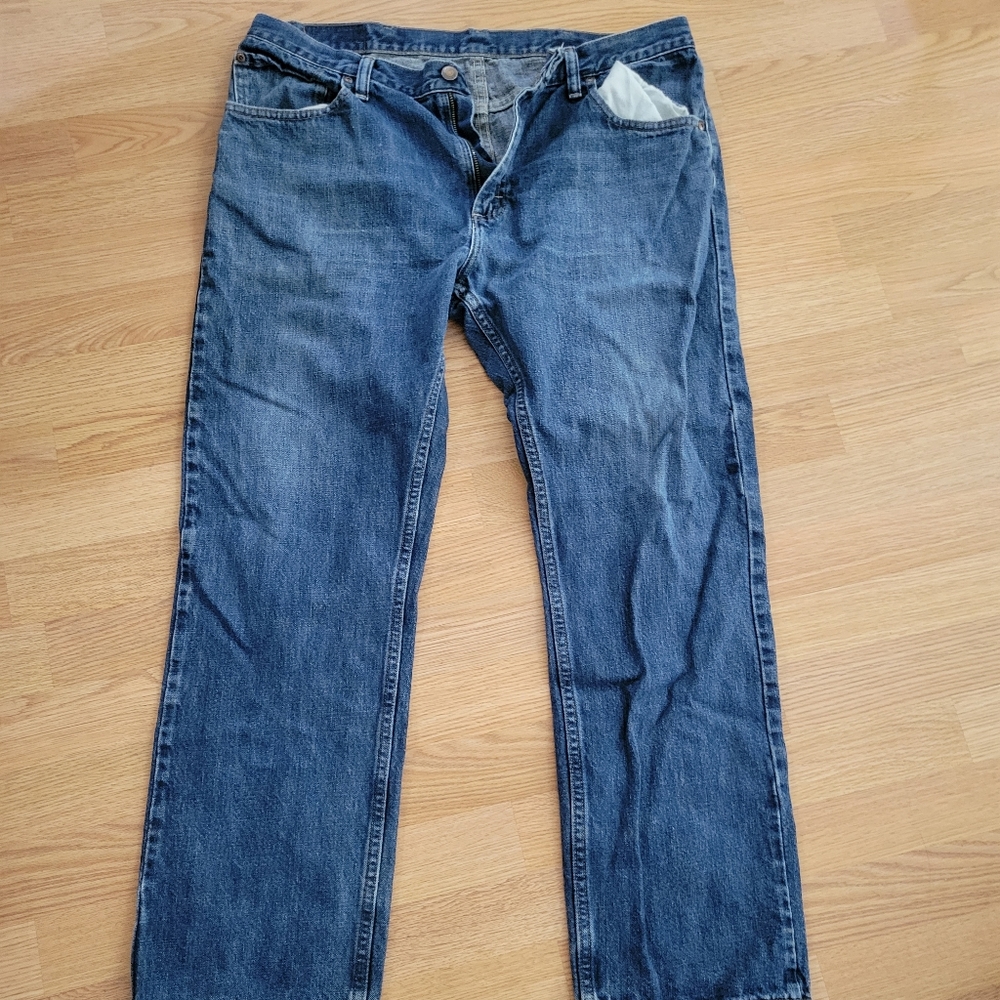 2 Wrangler jeans